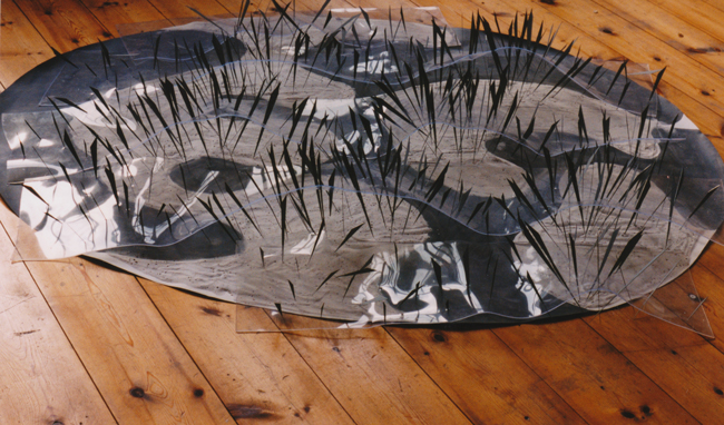 Lea Nieuwhof ruimtelijk werk regen kunststof metaal papier verf zand 